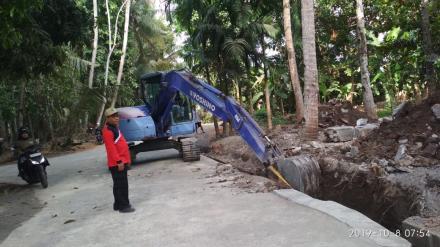 Normalisali Saluran Irigasi di Dusun Ketandan Hari Pertama